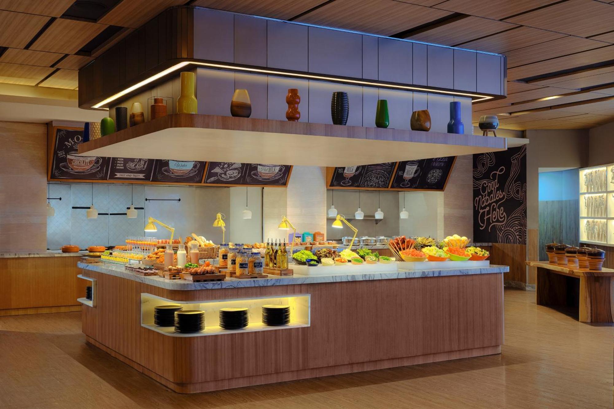 Four Points By Sheraton Surabaya, Tunjungan Plaza Exterior photo