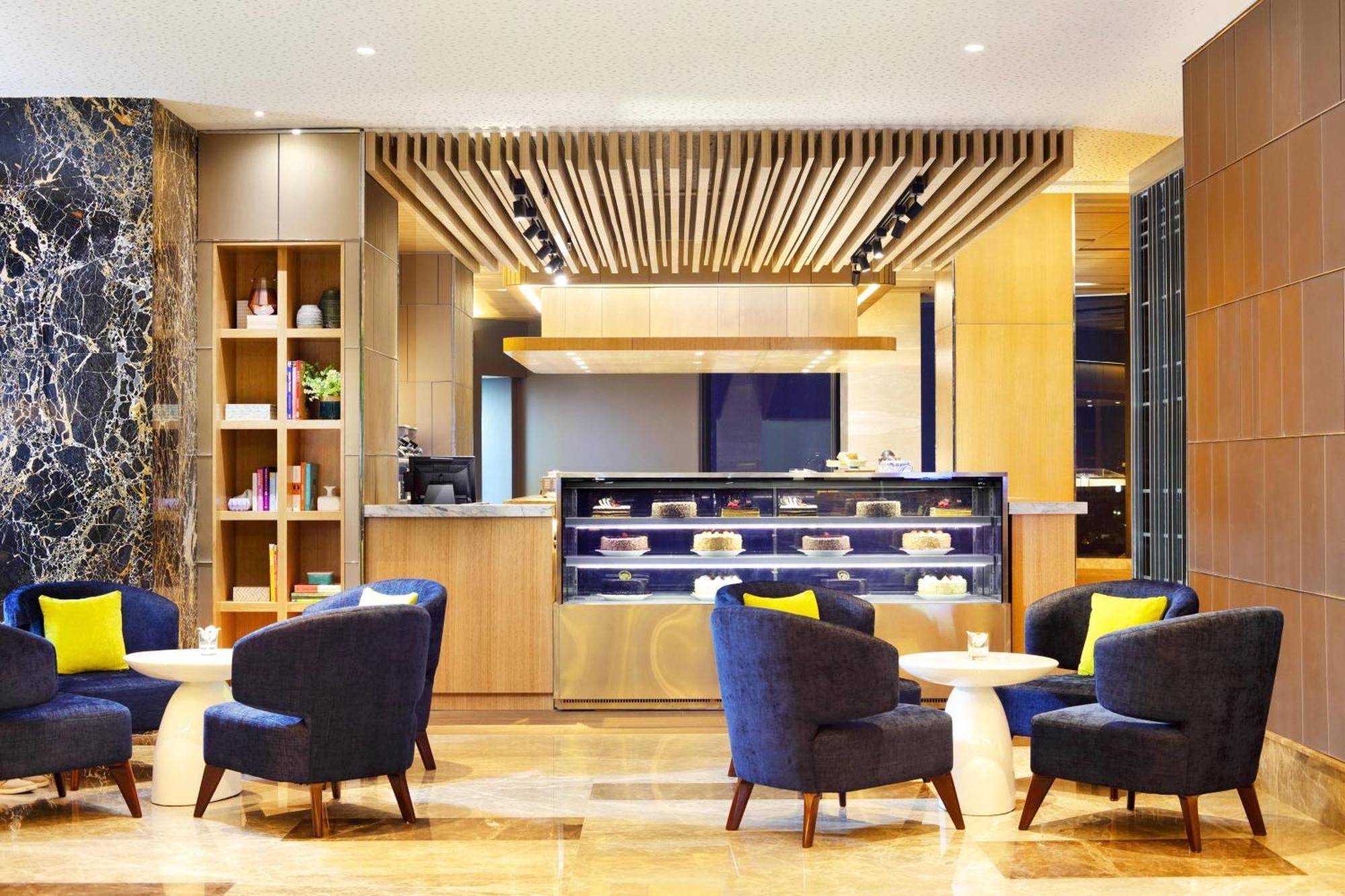 Four Points By Sheraton Surabaya, Tunjungan Plaza Exterior photo