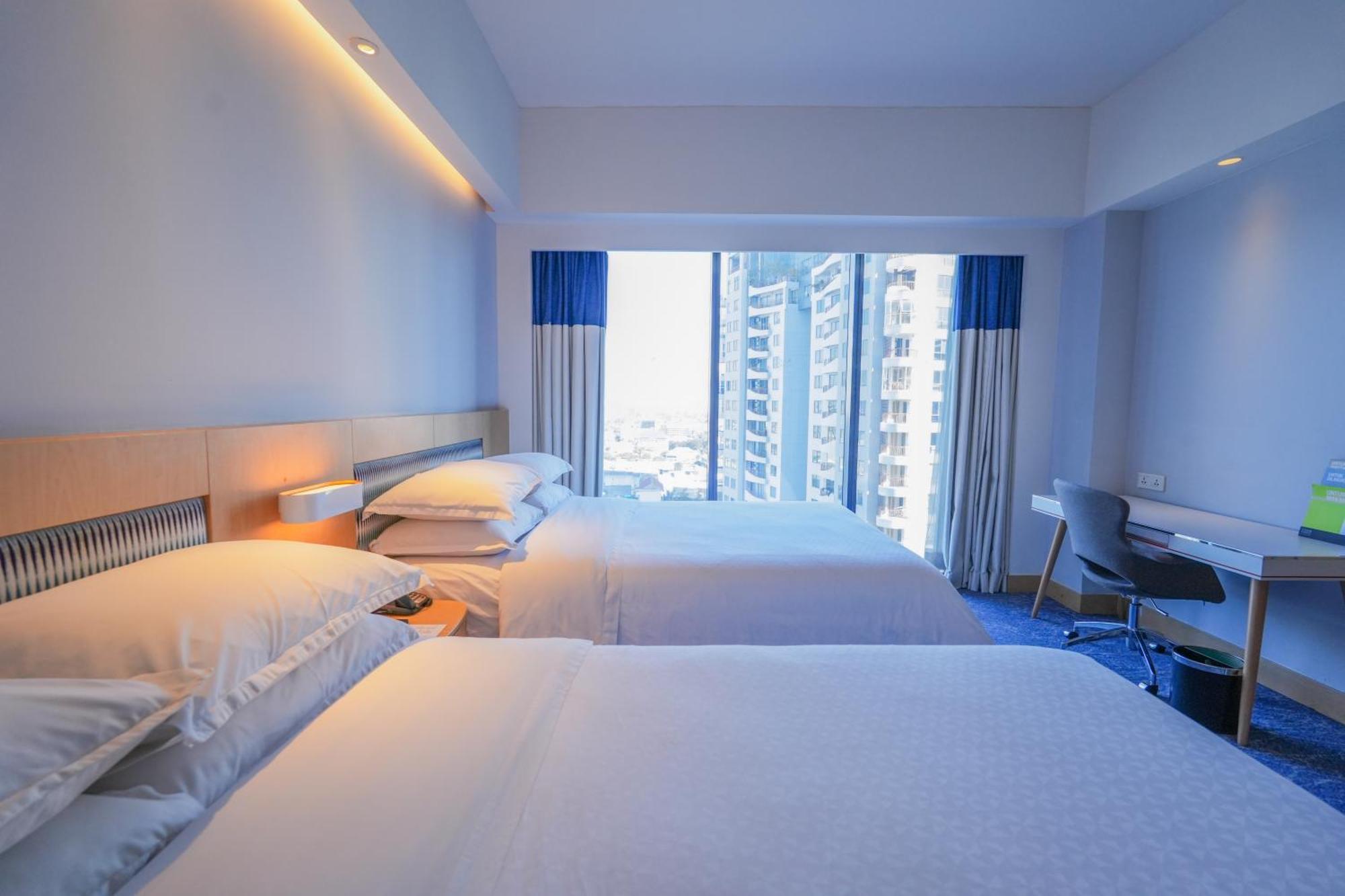 Four Points By Sheraton Surabaya, Tunjungan Plaza Exterior photo