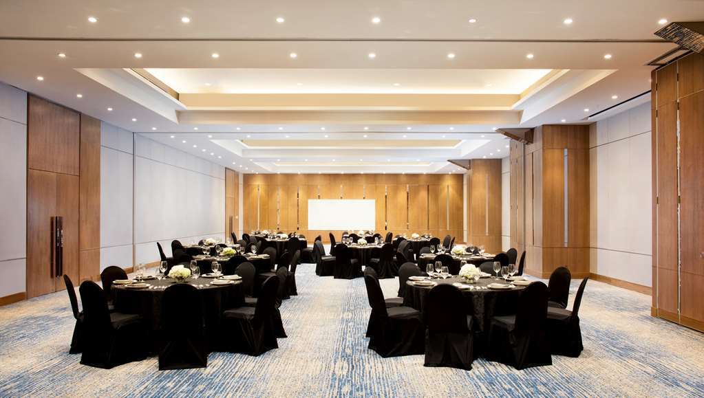 Four Points By Sheraton Surabaya, Tunjungan Plaza Exterior photo