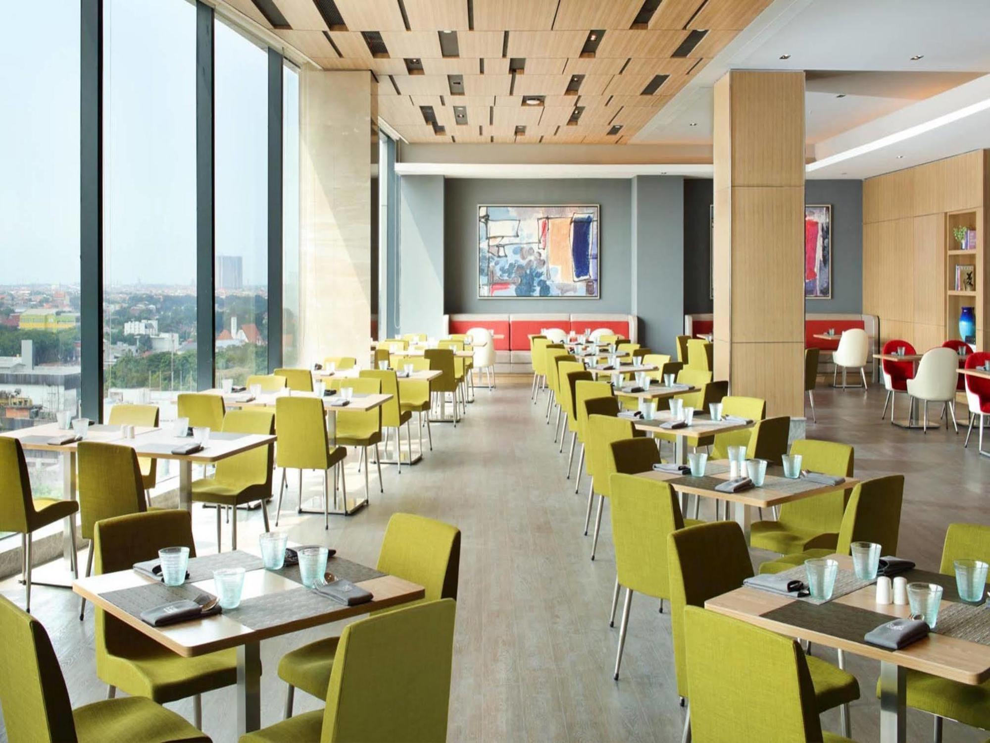 Four Points By Sheraton Surabaya, Tunjungan Plaza Exterior photo