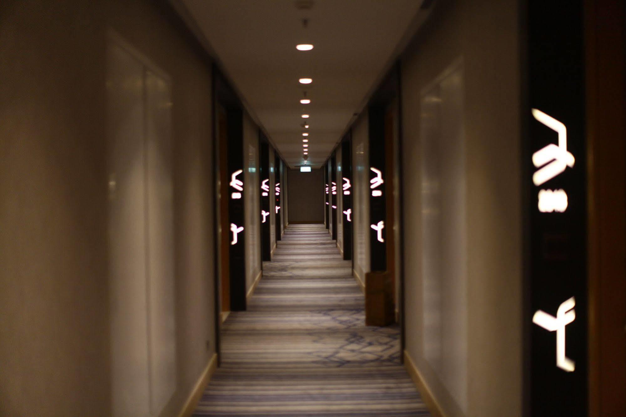 Four Points By Sheraton Surabaya, Tunjungan Plaza Exterior photo